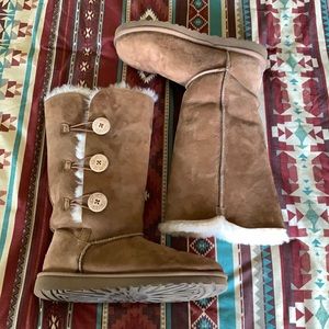 UGG Women’s Bailey Button Triplet Boot Size 9